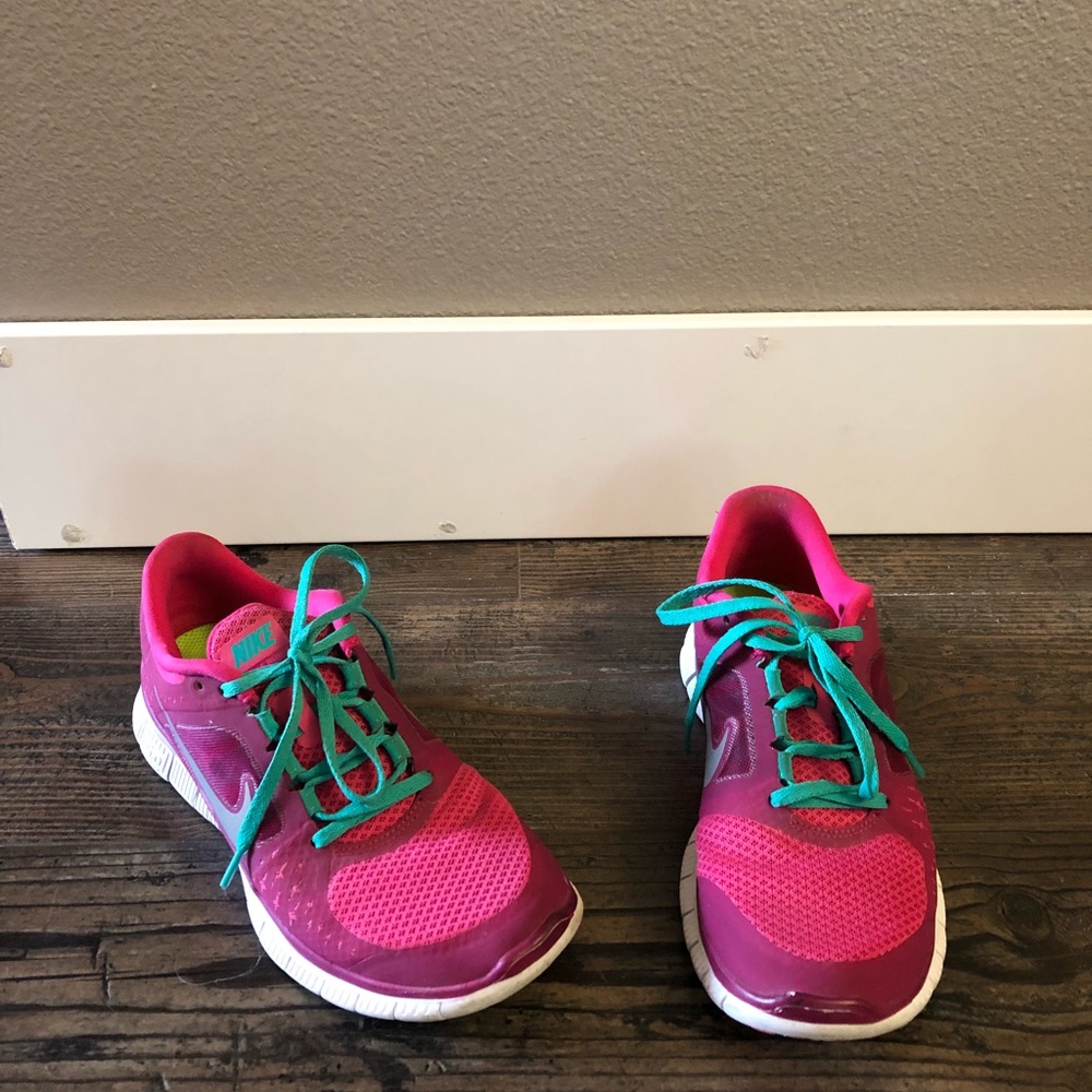 Size 8 pink women’s nikes